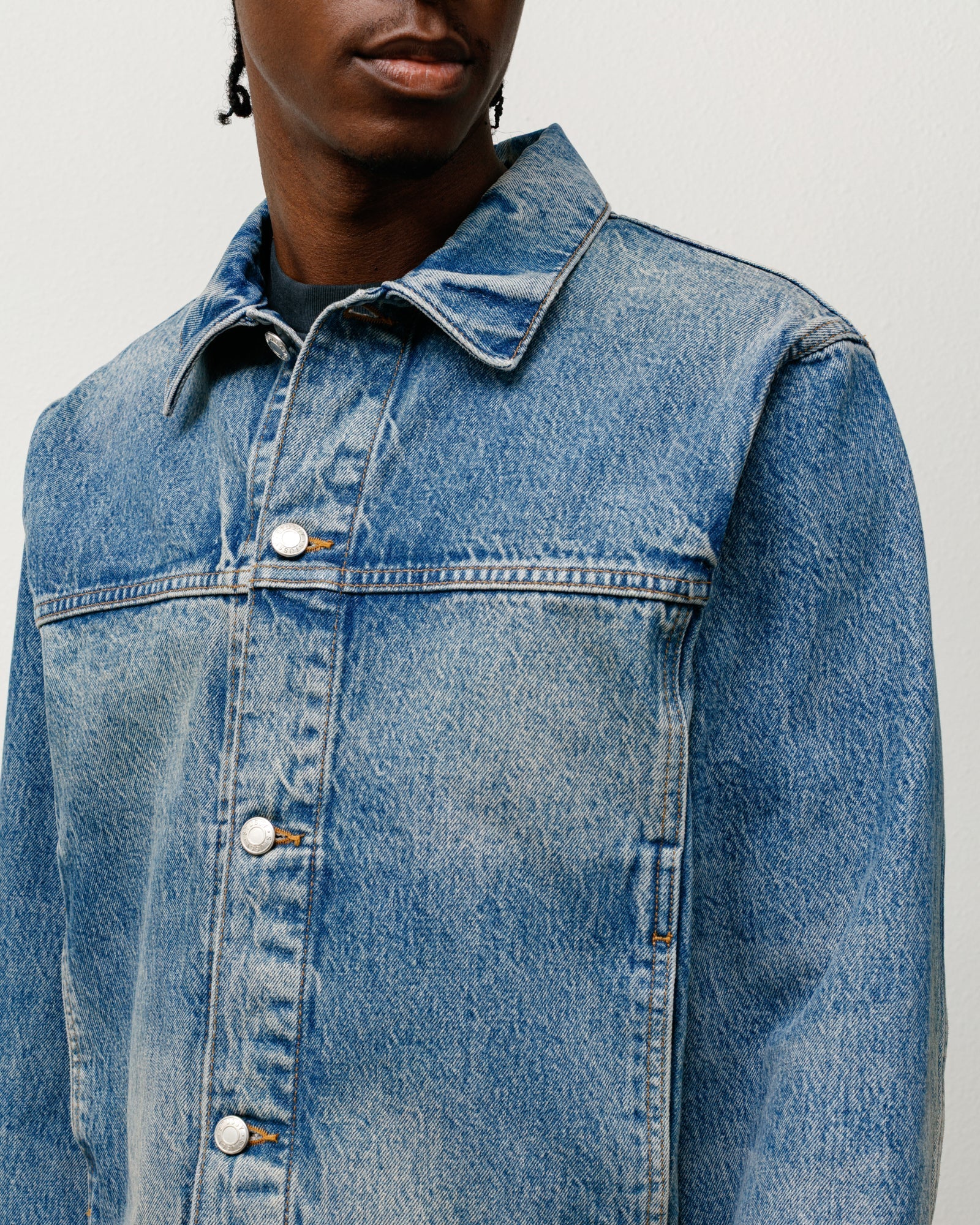 DENIM TRUCKER JACKET